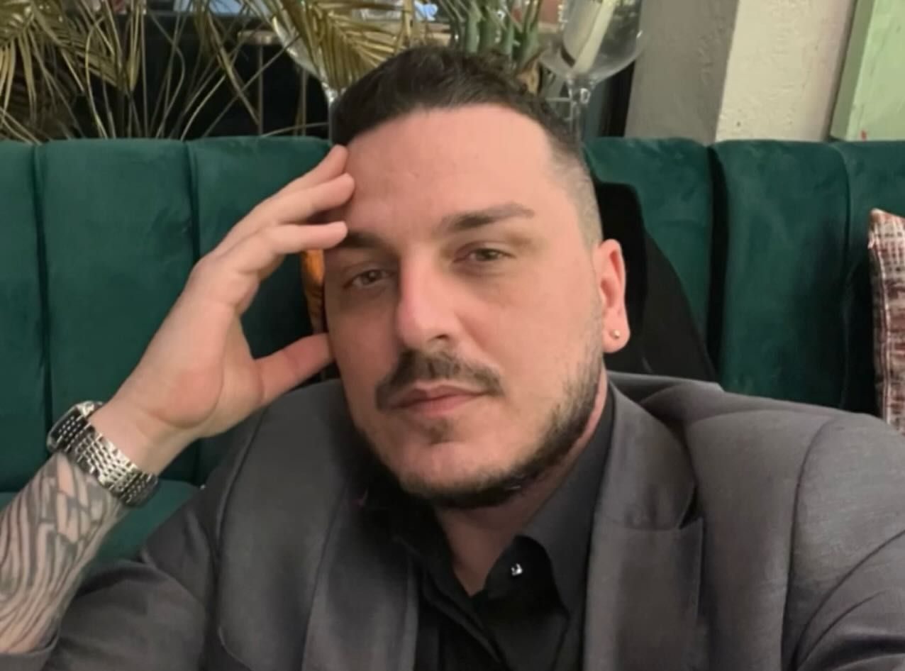 Makaveli își retrage candidatura la Primăria Capitalei pentru a o susține pe Anca Alexandrescu. Anunțul a fost făcut în emisie live la Realitatea Plus.