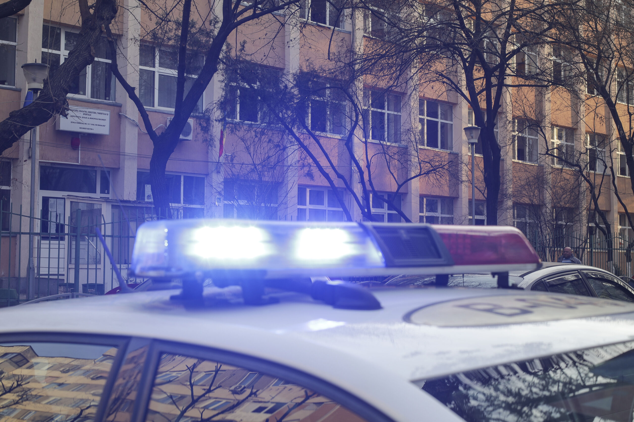 Șofer de ride-sharing, atacat cu cuțitul de un client de 17 ani în Suceava. Conflictul a început din cauza a 2 lei.