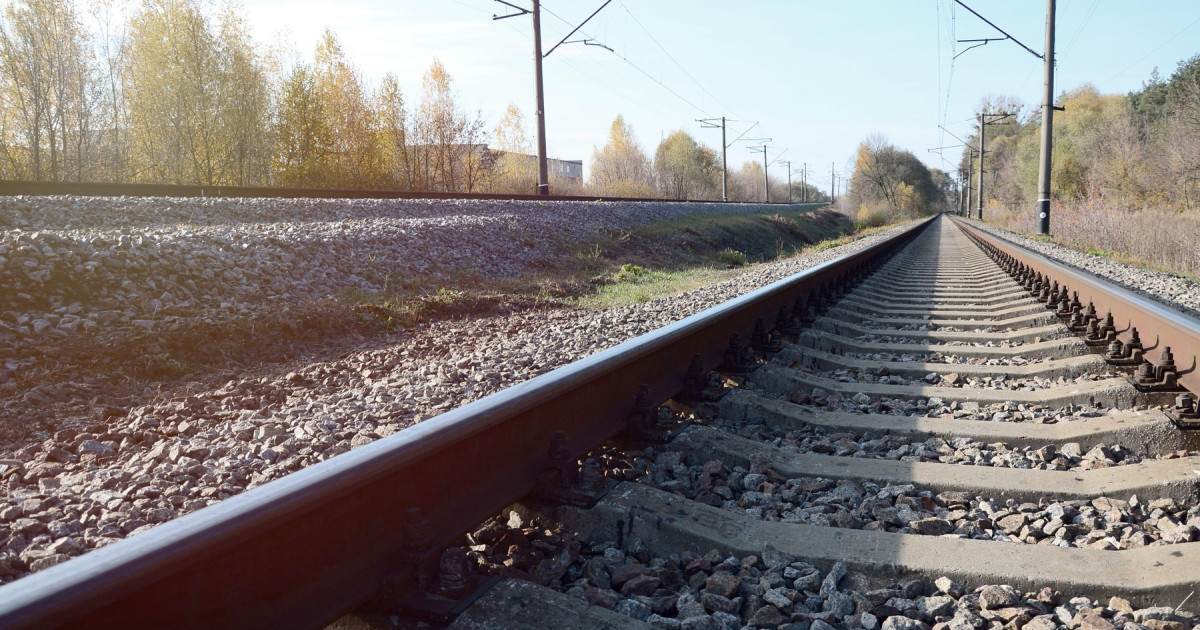 Alertă de știri: Accident feroviar grav în apropierea Bucureștiului. Patru decese și un rănit în urma coliziunii dintre un tren și o mașină la trecerea de nivel de la Vidra.