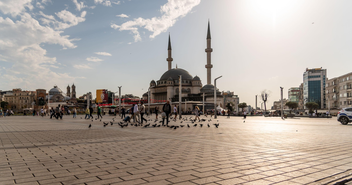 Alertă de știri: Doi români au suferit răni în urma unui atac armat în Piața Taksim din Istanbul, sâmbătă noapte.