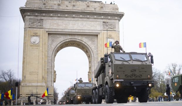Cine difuzează parada militară de 1 Decembrie la televizor: program special pentru Ziua Națională