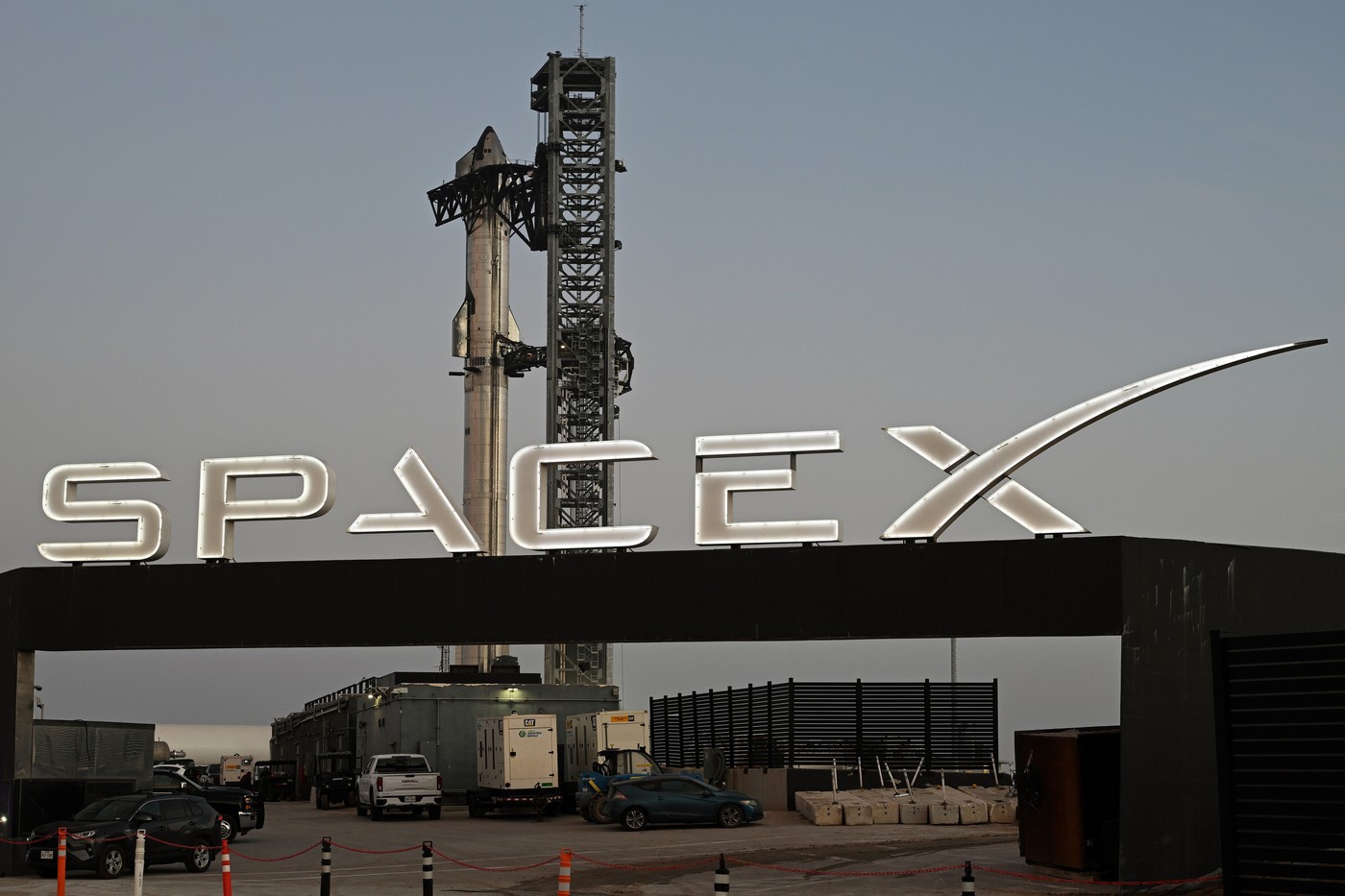 Explozie la noul propulsor al rachetei Starship. Eșec al SpaceX în competiția pentru viitoarea aselenizare planificată de NASA.