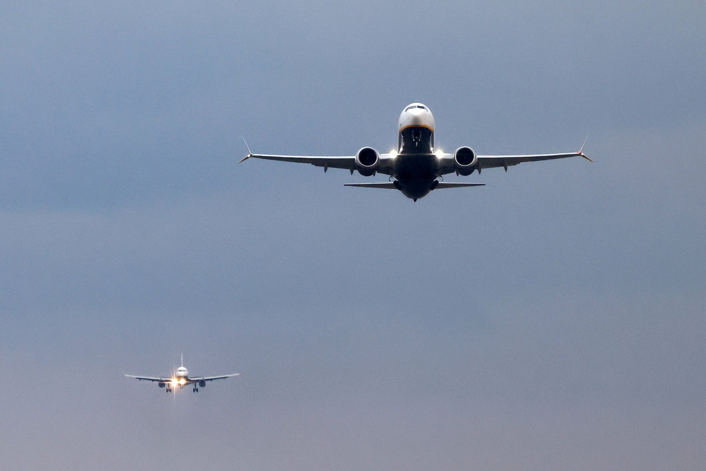 Reacția Wizz Air după ce doi români au fugit după un avion care se pregătea să decoleze de pe aeroportul din Koln / Explicația unui pasager: „Le înţeleg disperarea. Nu au fost singurii”