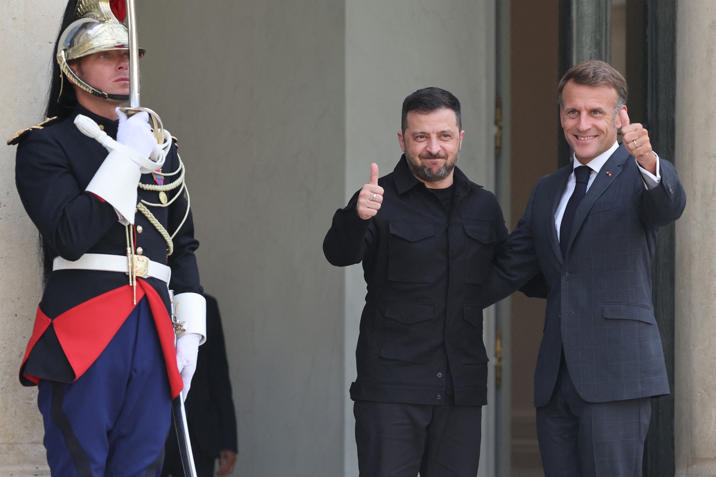 Zelenski se întâlnește la Paris cu Macron în contextul renegocierii planului de pace propus de SUA.