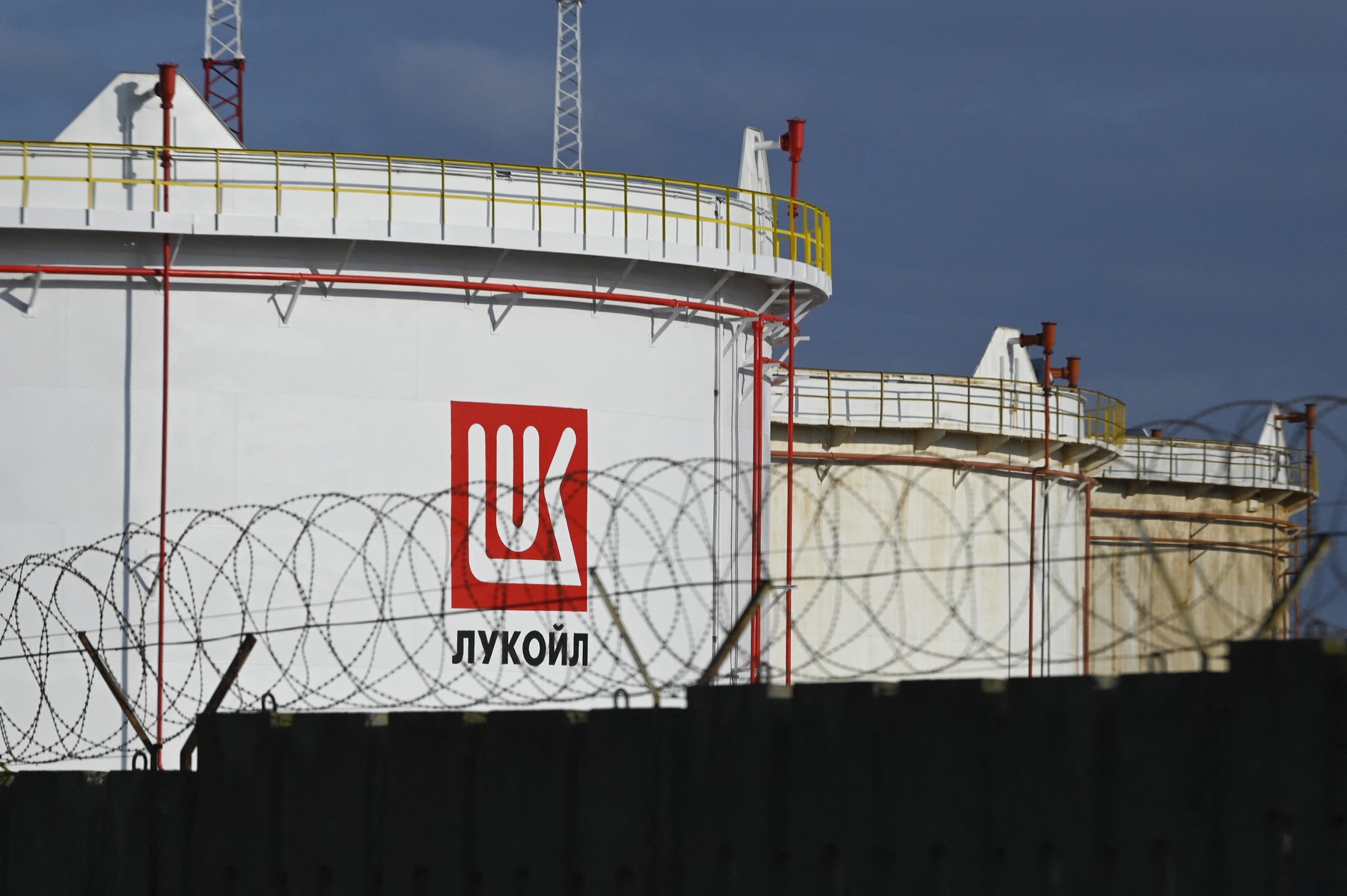 O companie de mari dimensiuni a notificat Statele Unite cu privire la intenția de a achiziționa activele Lukoil din afaceri internaționale, inclusiv cele din România.