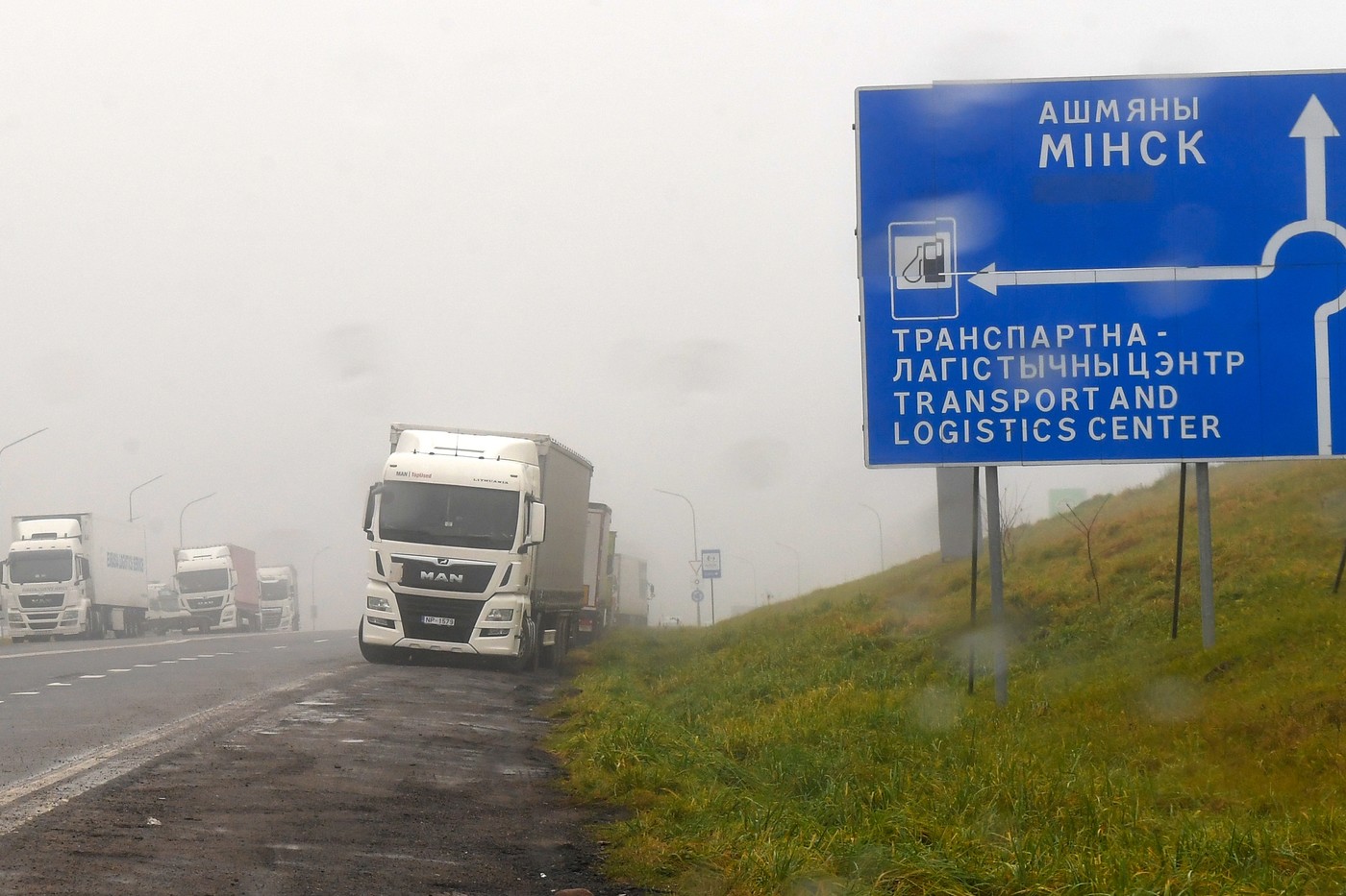Lituania acuză Belarus de șantaj, camioane fiind ascunse în parcări private din teama confiscării de către Minsk.