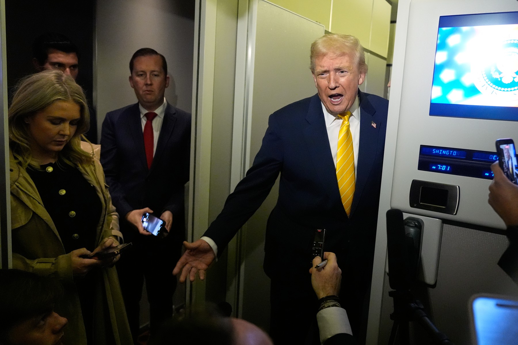 Reacția Casei Albe după ce Trump a spus unei jurnaliste „taci, purcico”, la bordul Air Force One.