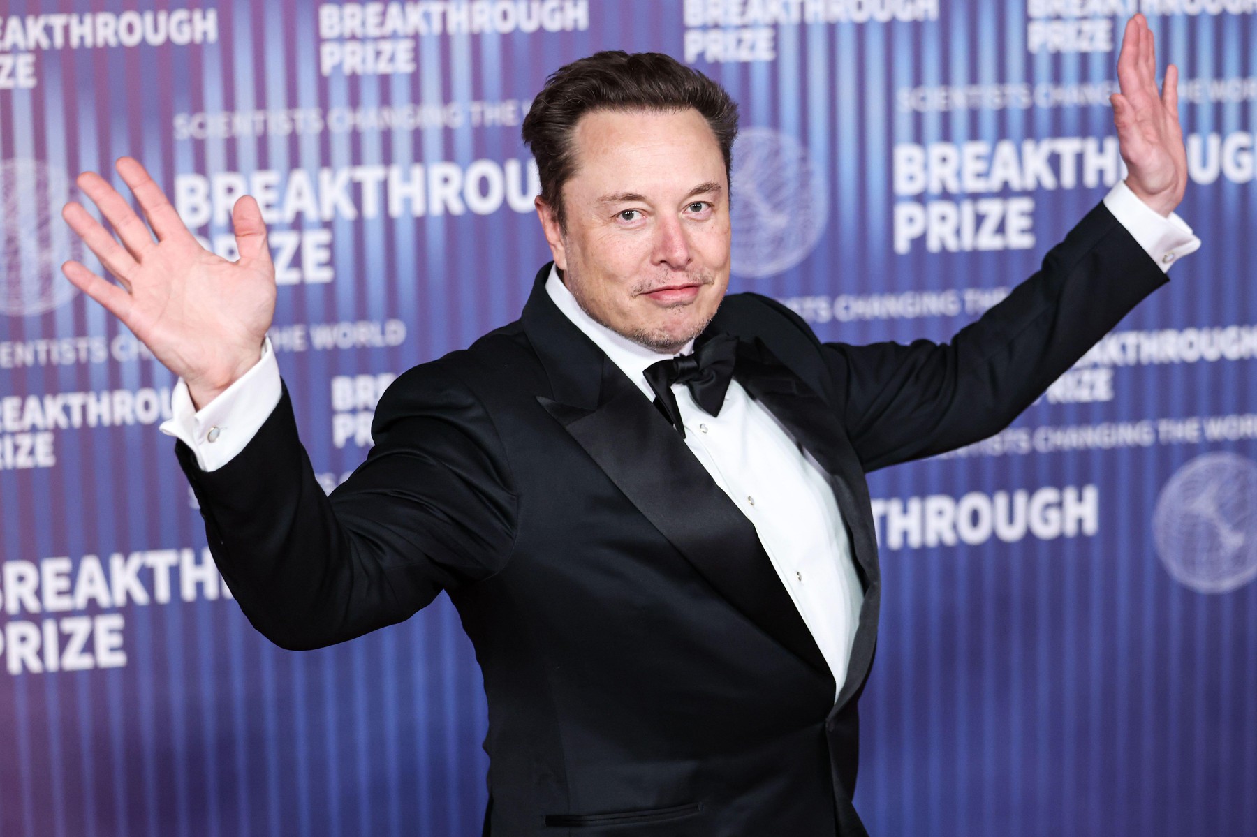 AI-ul lui Elon Musk afirmă că miliardarul este mai în formă decât LeBron James și mai inteligent decât da Vinci, iar Musk își exprimă reacția.