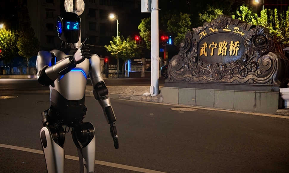 Semnal în „lupta” oameni-roboți: Un robot umanoid a mutat direct 100.000 de containere într-un depozit.