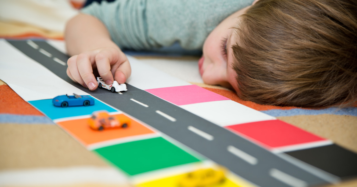 Proiect în Parlament: suport psihologic gratuit pentru familiile copiilor cu autism sau cu sindrom Down
