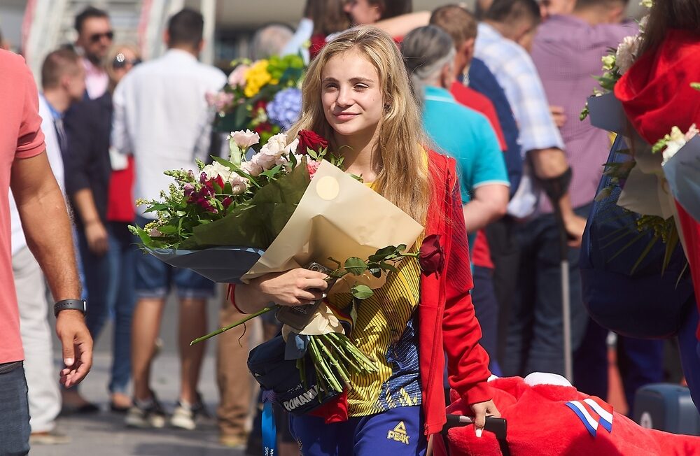 „Nu mai pot! Să vină cineva lângă mine!”. Ce făceau adulții când copilul abuzat de mamă a strigat aceste cuvinte?