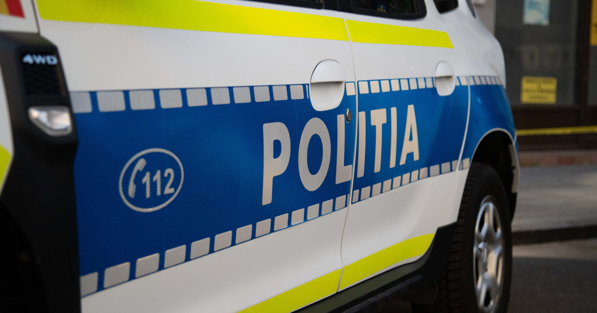 Șantaj pe rețelele sociale: doi tineri au fost arestați după ce au amenințat un bărbat cu violența și defăimarea în mediul online.