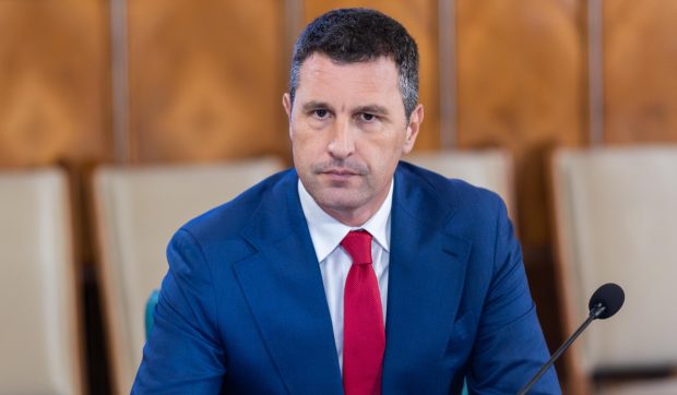 Vicepremierul Tanczos Barna afirmă că impozitul de 1% pe cifra de afaceri a marilor companii trebuie eliminat.