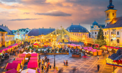 Târgul de Crăciun din Sibiu își deschide porțile vineri, 14 noiembrie: Roată Panoramică, patinoar și alte atracții în Piața Mare.