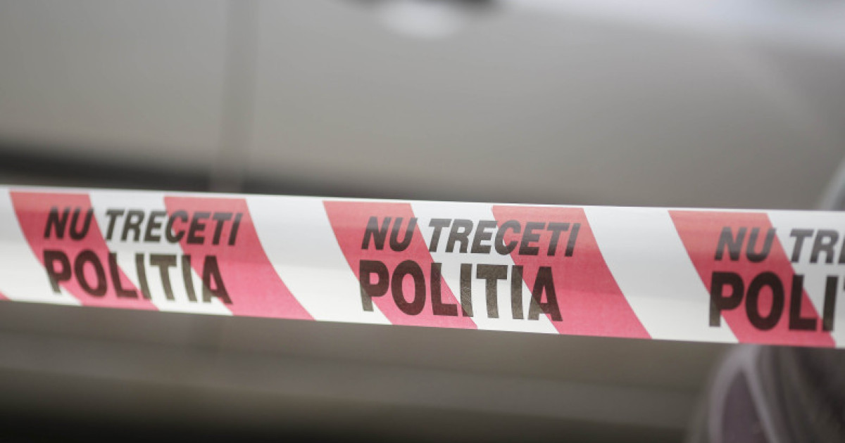 Un bărbat a fost descoperit decedat într-un parc din Constanţa. Autoritățile au demarat o anchetă.