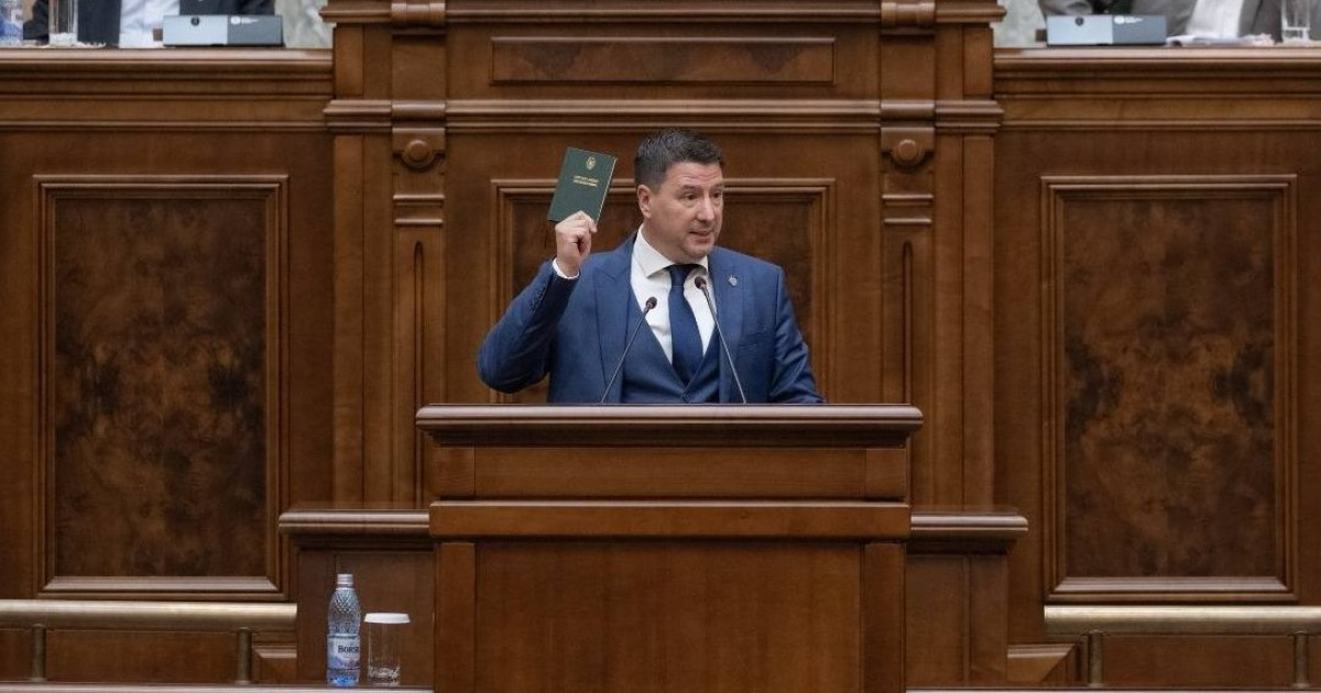Un senator ales pe listele SOS este acuzat de furtul unui rucsac ce conținea 1.500 de lei și o tabletă. Reacția parlamentarului.