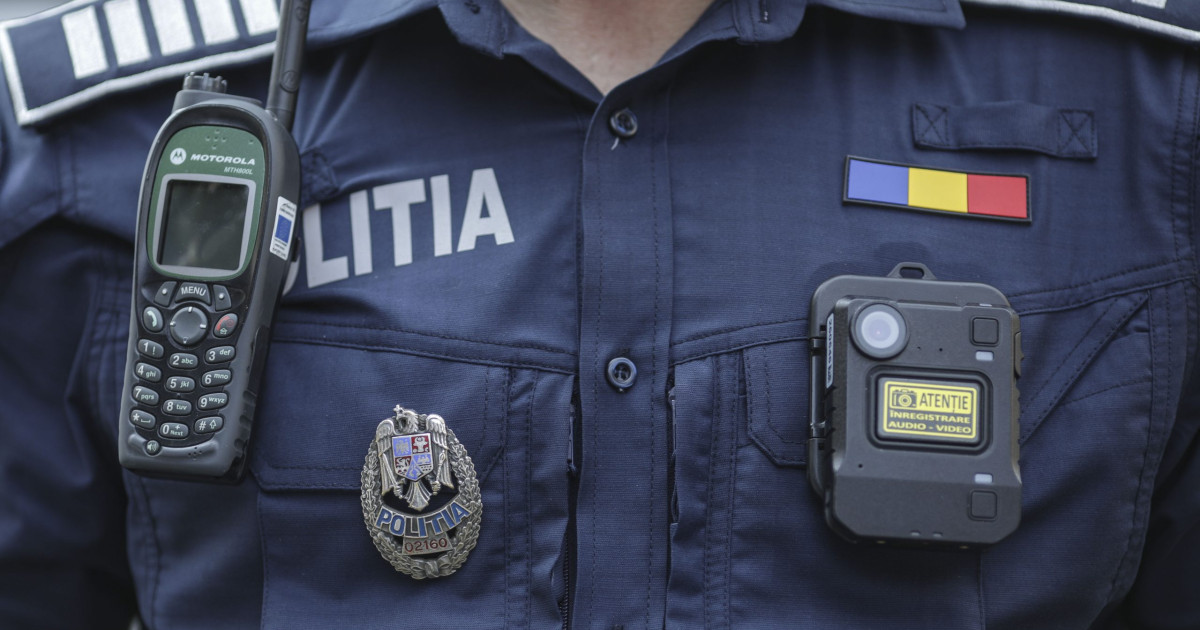 Un tânăr de 19 ani s-a certat cu părinții și a incendiat apartamentul acestora din București. Acum a fost reținut.
