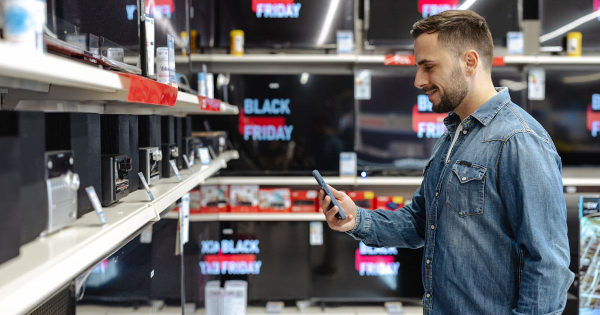 Black Friday, cu buzunarele goale. Ce sumă alocă românii în acest an pentru „oferte”. Vânzător: „Există o oarecare emoție în piață”