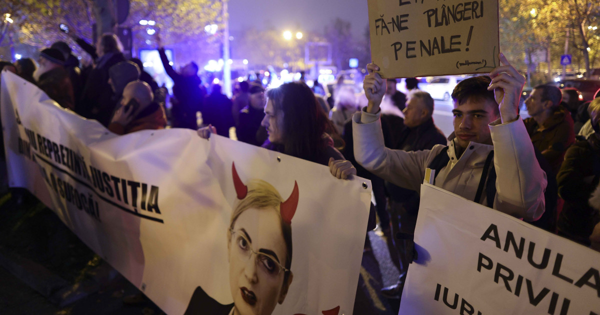 Demonstrație în fața ÎCCJ împotriva Liei Savonea: „Vrem justiția corectă înapoi. Decizii greșite, cimitire ticsite”