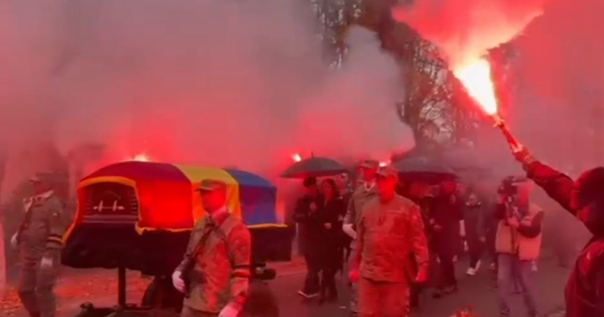 Emeric Ienei a fost condus pe ultimul drum cu onoruri militare la Oradea, iar o bucată din gazonul de pe Ghencea a fost așezată în mormânt.
