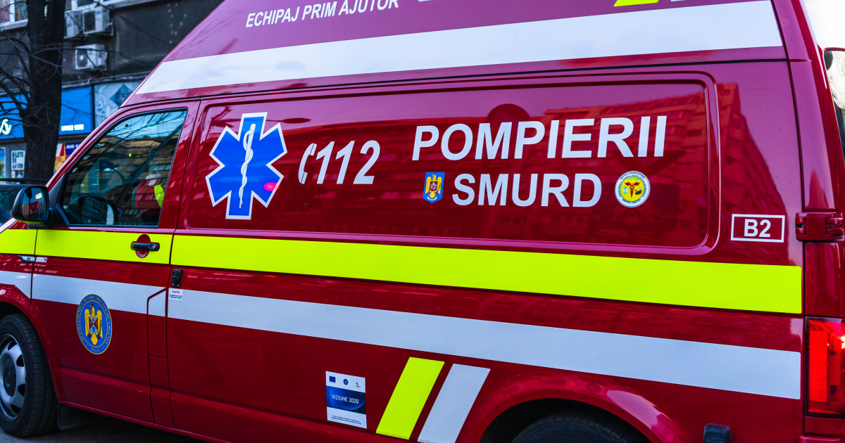 Explozie urmată de incendiu într-un bloc din Timișoara: un bărbat transportat la spital cu arsuri severe, zeci de persoane evacuate.