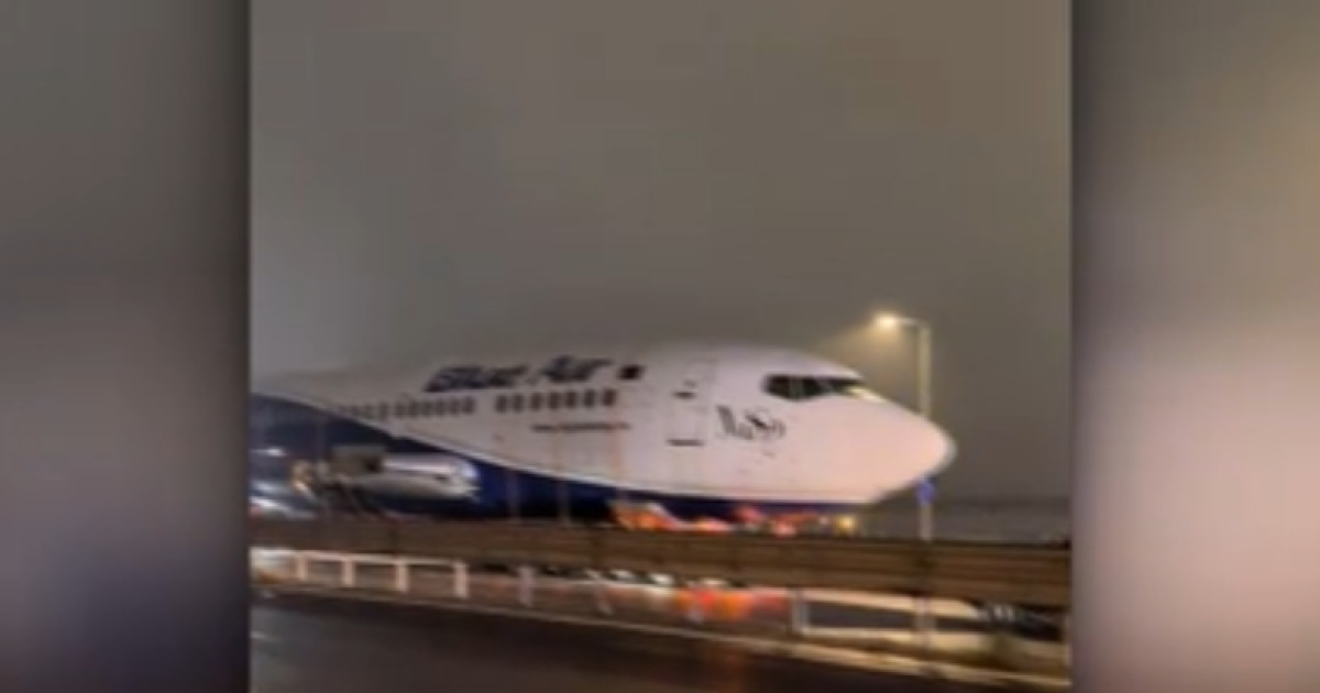 Imagini cu un avion pe străzile din apropierea Capitalei au generat o avalanșă de conspirații pe TikTok: „Cazul acesta va fi acoperit 100%”