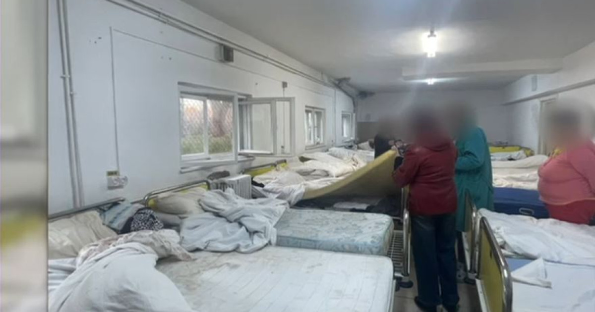 Imagini șocante dintr-un spital de stat din România: Pacienți legați și lăsați în condiții mizere