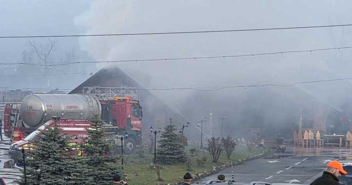 Incendiu în Suceava: o pensiune din Gura Humorului a ars complet. O femeie a fost descoperită carbonizată.