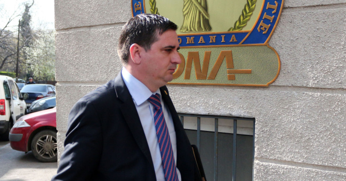 „La geantă, ca să nu avem urme!” Stenograme din dosarul fostului senator PSD Isăilă, care a încercat să ofere mită ministrului Apărării.