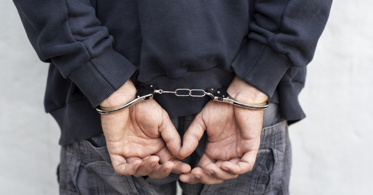 Un bărbat recent eliberat din închisoare a fost arestat din nou imediat la ieșirea din Penitenciarul Deva. Care este motivul?