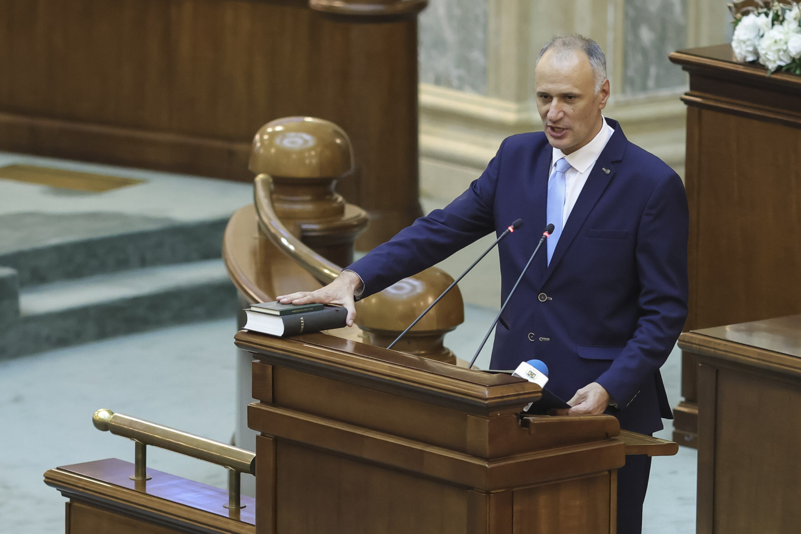 Cine ar putea deveni noul ministru al Apărării. Premierul Bolojan a precizat când ar putea fi avansată propunerea.