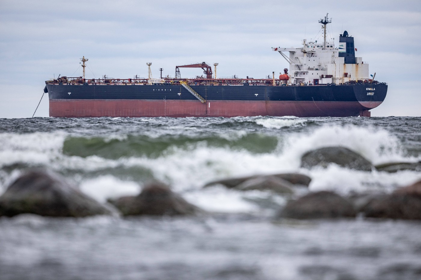 Rusia a cedat locul de principal furnizor de petrol al Chinei. Statele care l-au plasat pe Putin pe locul doi.