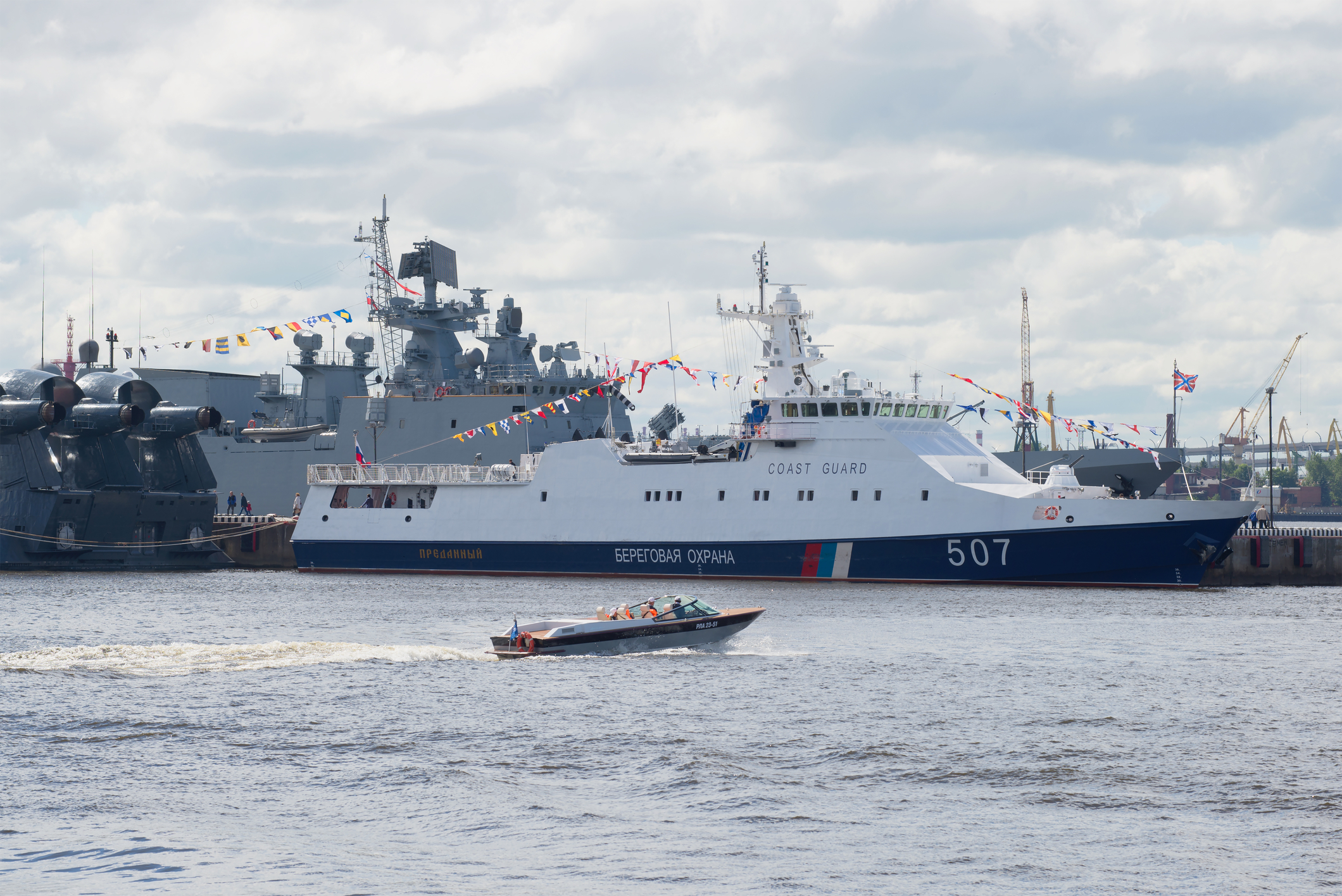 Ucraina anunță că a atacat o navă FSB și o platformă Lukoil în Marea Caspică.