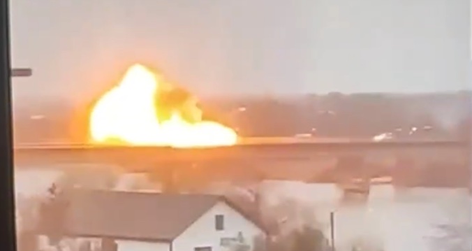 Dronele rusești au atacat un pod din Ucraina, în apropierea R. Moldova, unde o mașină cu o mamă și trei copii a fost prinsă în explozie.