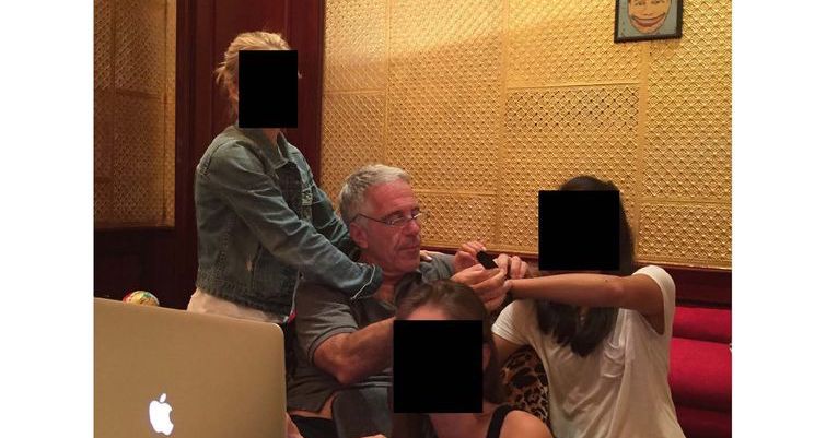 Au fost divulgate imagini recente din dosarul infractorului sexual Jeffrey Epstein.