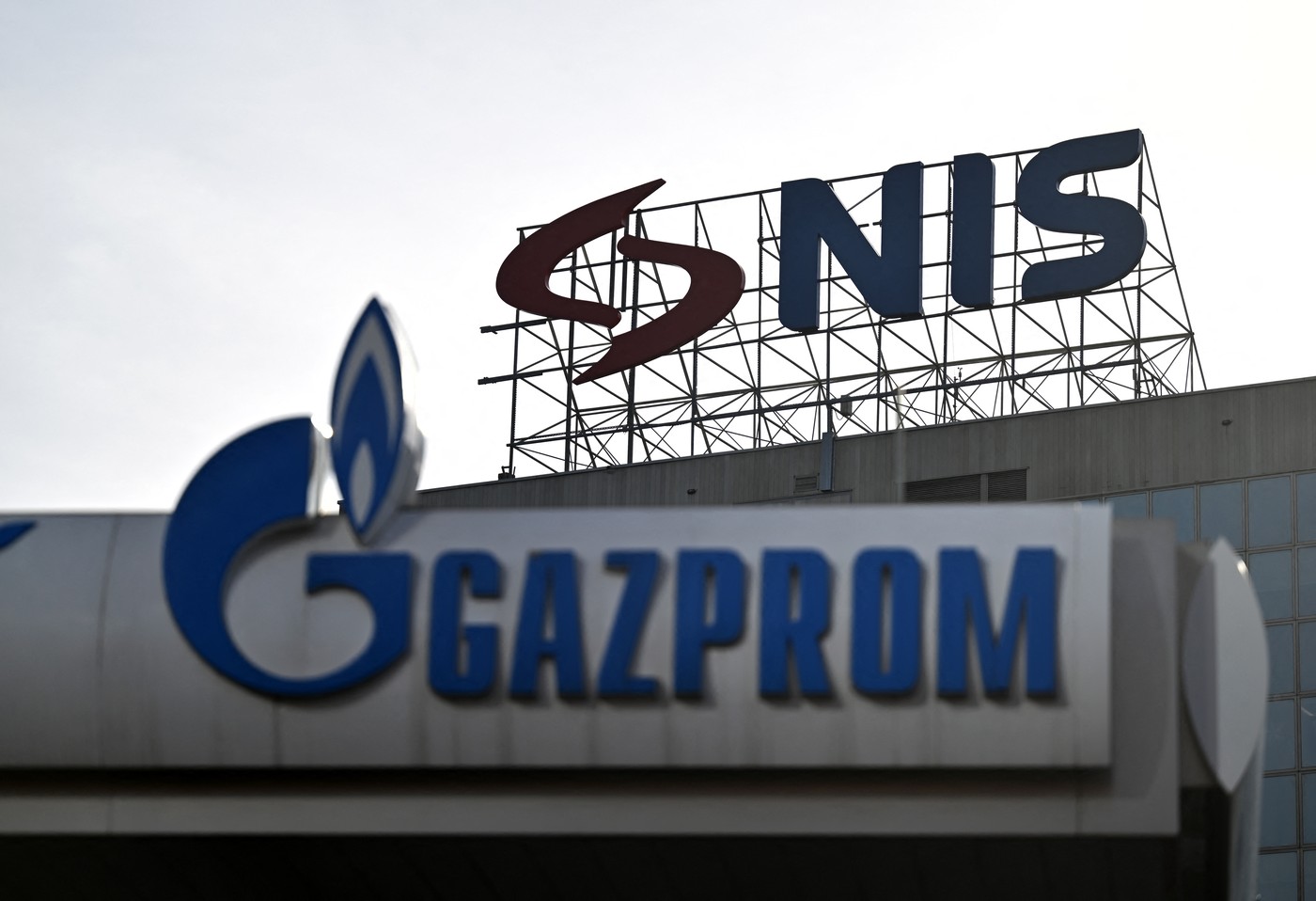 SUA oferă licenţă temporară companiei petroliere sârbe NIS, aflată sub controlul Rusiei.