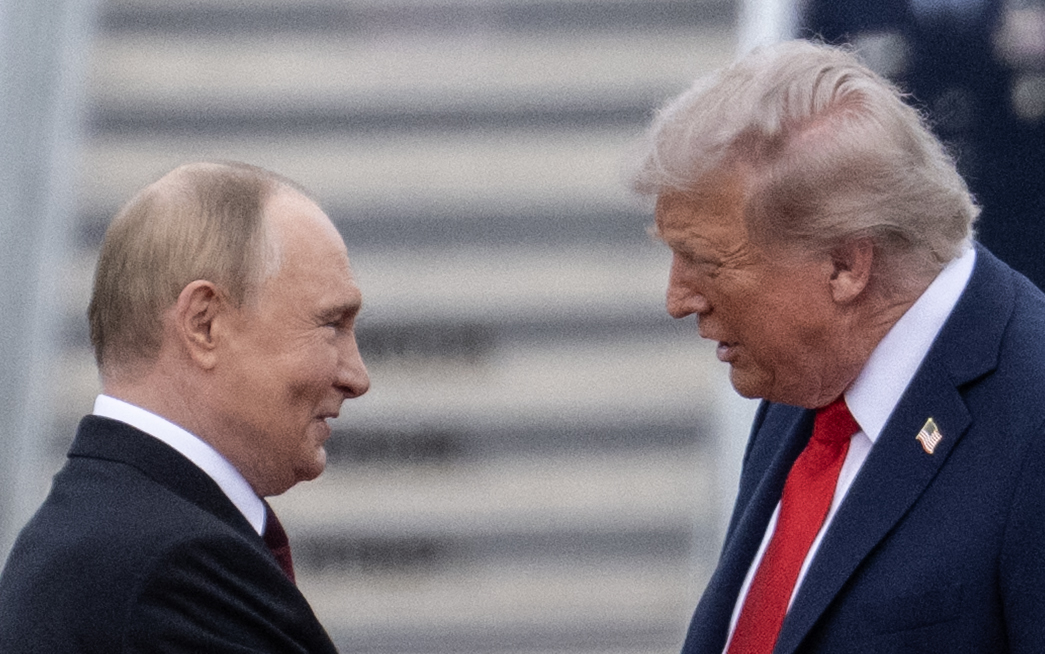 Temele esențiale abordate de Donald Trump și Vladimir Putin în convorbirea telefonică de o oră și 15 minute
