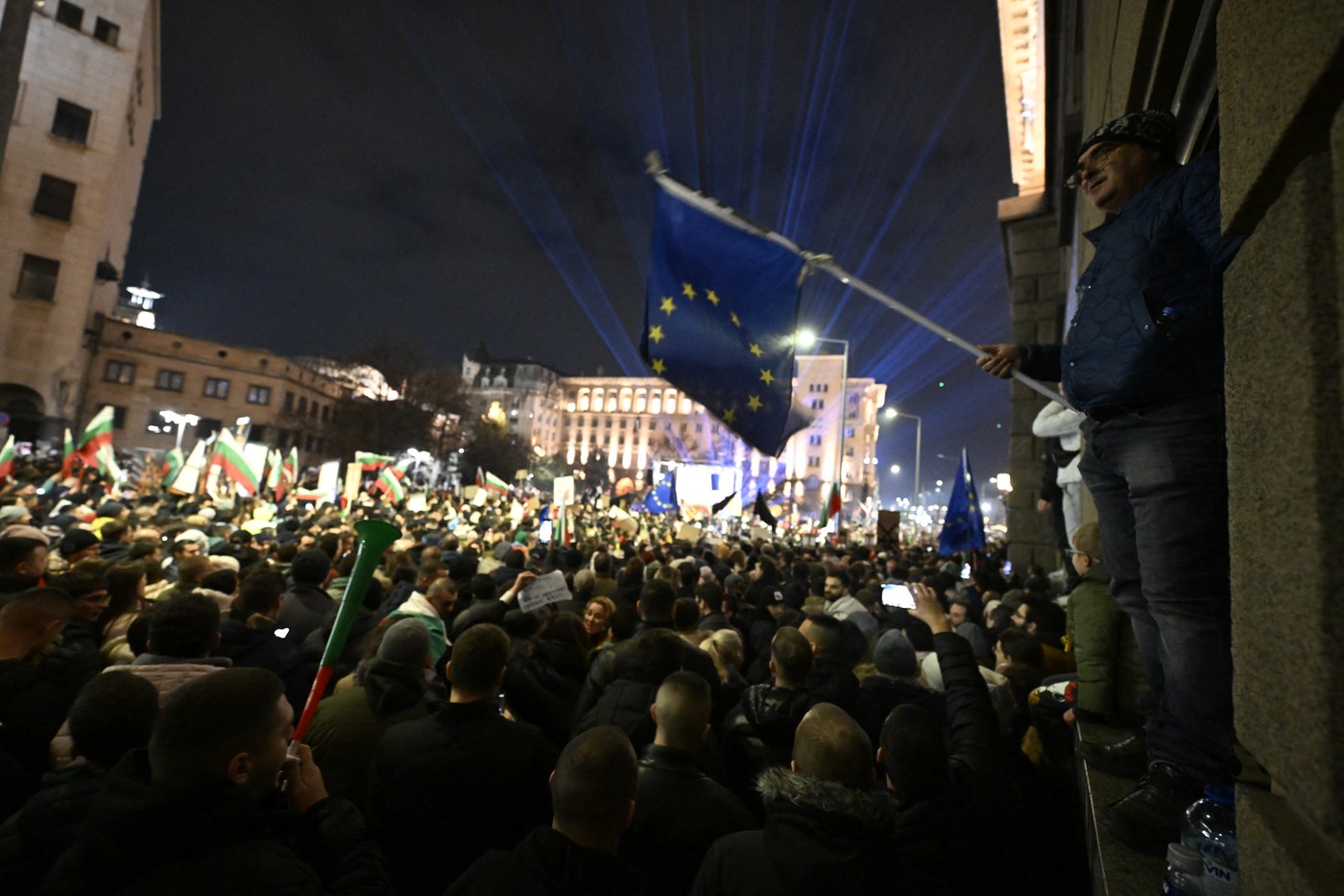 Zeci de mii de bulgari au protestat în stradă pentru demisia guvernului: „Plecați! Ne-am săturat”