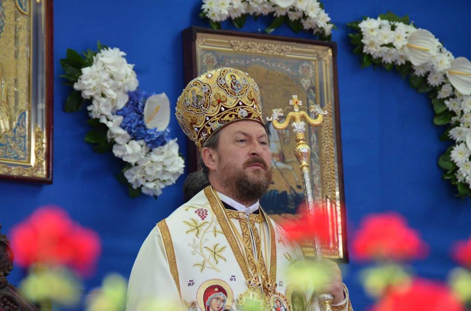 Încercările a trei ierarhi din conducerea Bisericii Ortodoxe de a-l scăpa pe fostul episcop de Huși, Cornel Onilă, de o condamnare pentru abuzuri sexuale, în ciuda faptului că acesta a fost condamnat la 8 ani de închisoare.