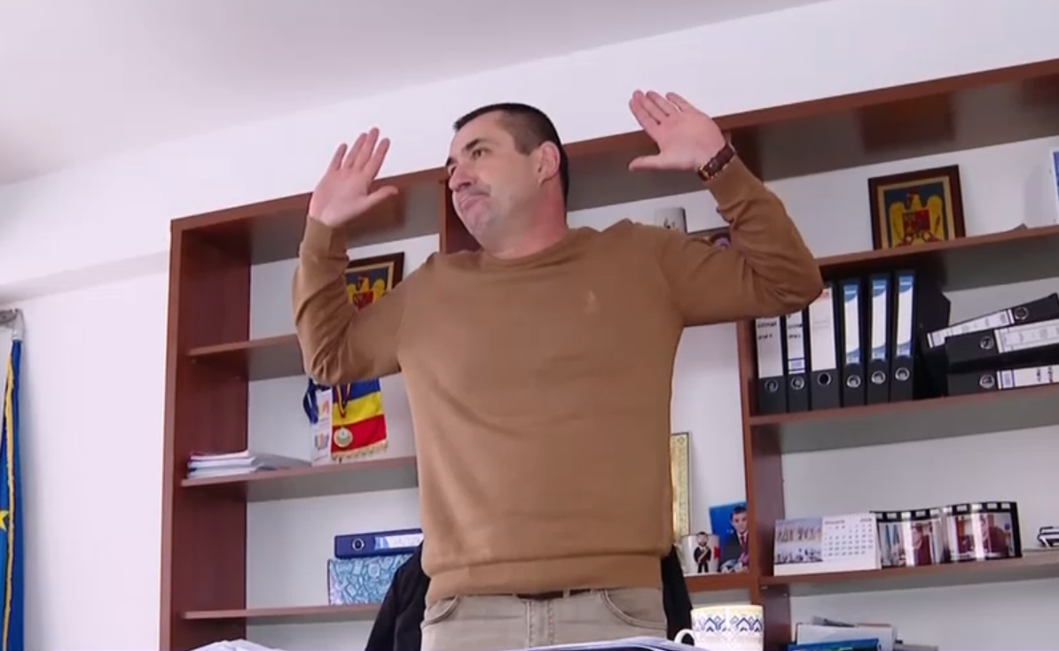 Primarul acuzat de pornografie infantilă va fi pus în arest la domiciliu, Tribunalul Giurgiu refuzând propunerea de arest preventiv.