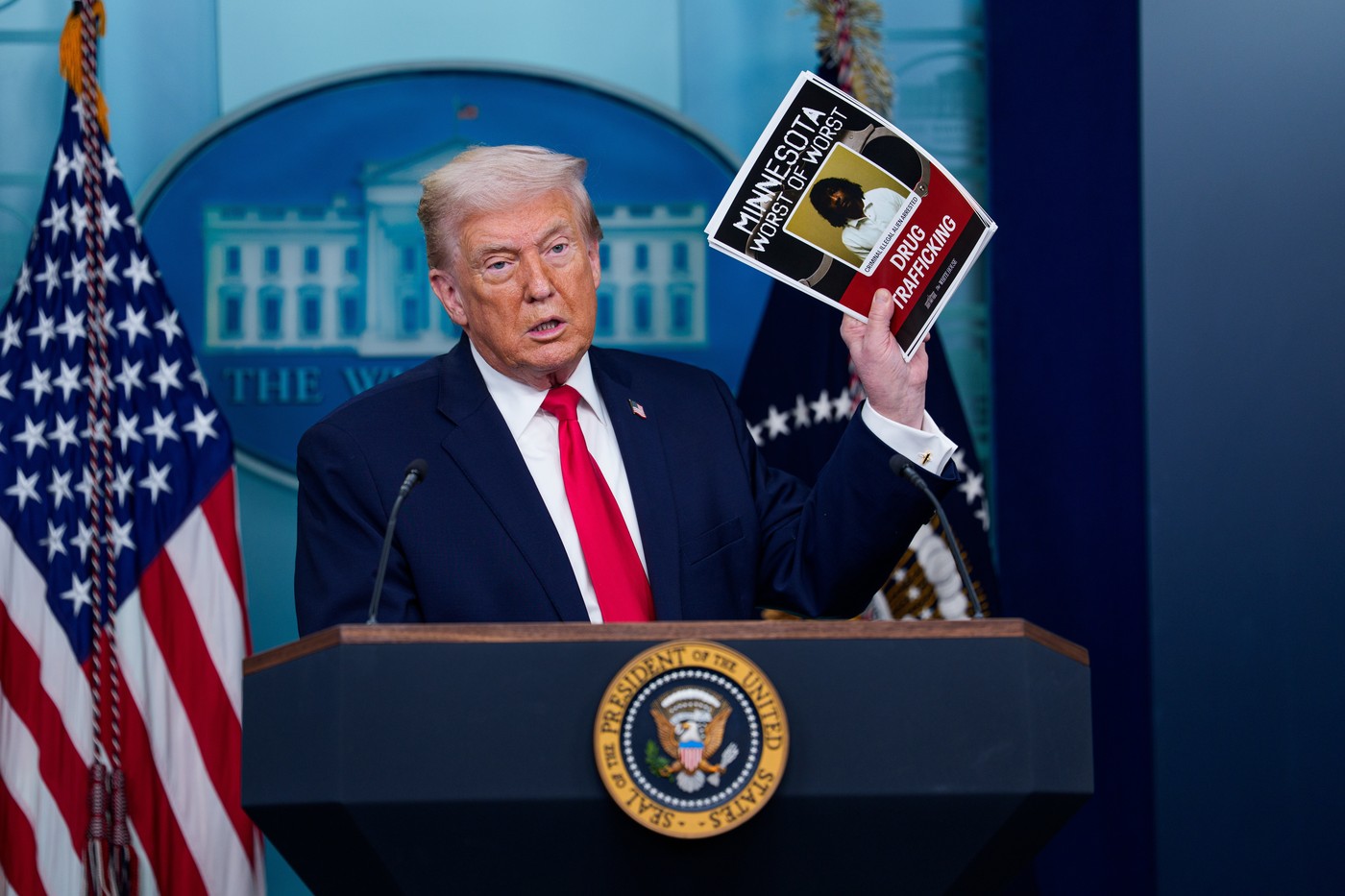 Administrația Trump a emis citații pentru guvernatorul din Minnesota și alți oficiali, în legătură cu acțiunile de reprimare a migranților de către ICE.