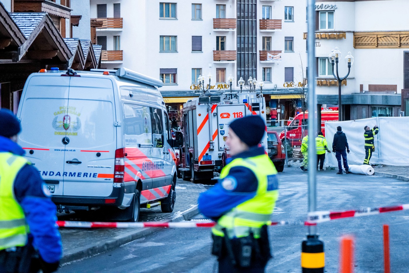 Tragedia din Crans-Montana: Ancheta indică faptul că flăcările ar fi fost provocate de artificii. Noi imagini din noaptea incendiului.