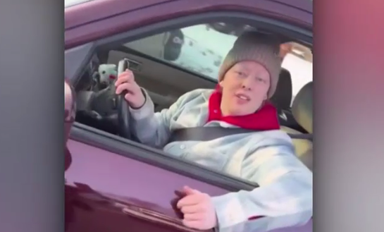 Femeia din Minneapolis, surprinsă cu câteva secunde înainte de a fi omorâtă de un agent ICE. Care au fost ultimele ei cuvinte?