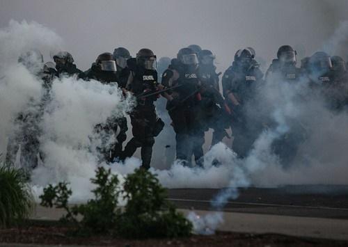 „Un pas surprinzător”. Trump a dat ordine armatei să se pregătească pentru desfășurare în Minnesota. Două batalioane sunt pregătite să intervină, pe fondul manifestațiilor împotriva ICE.
