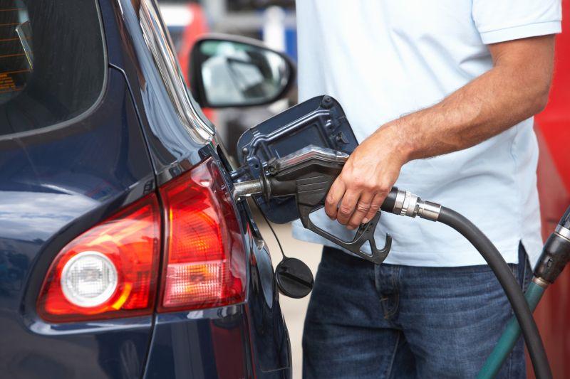 Bogdan Ivan afirmă că va propune „reducerea accizelor la carburanți, energie și gaze” / Ministrul recomandă cetățenilor să transmită lunar indexul.