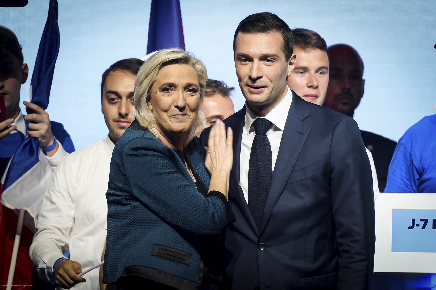 Guvernul din Paris, supus unei noi moțiuni de cenzură. Extrema dreaptă acuză „trădarea agricultorilor francezi”