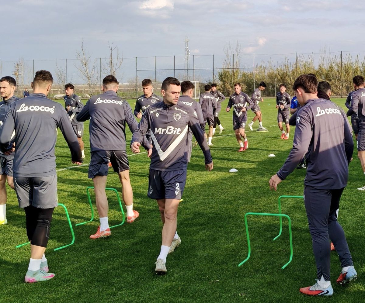 SuperLiga: Rapid își propune să achiziționeze un jucător de la Petrolul. De asemenea, „lupii galbeni” sunt interesați de trei fotbaliști de la gruparea din Giulești: „O să vedem dacă se va concretiza ceva”