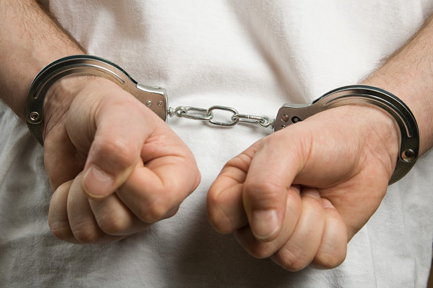 Un bărbat din Vaslui a reușit să scape după ce a agresat polițiștii care îl reținuseră.