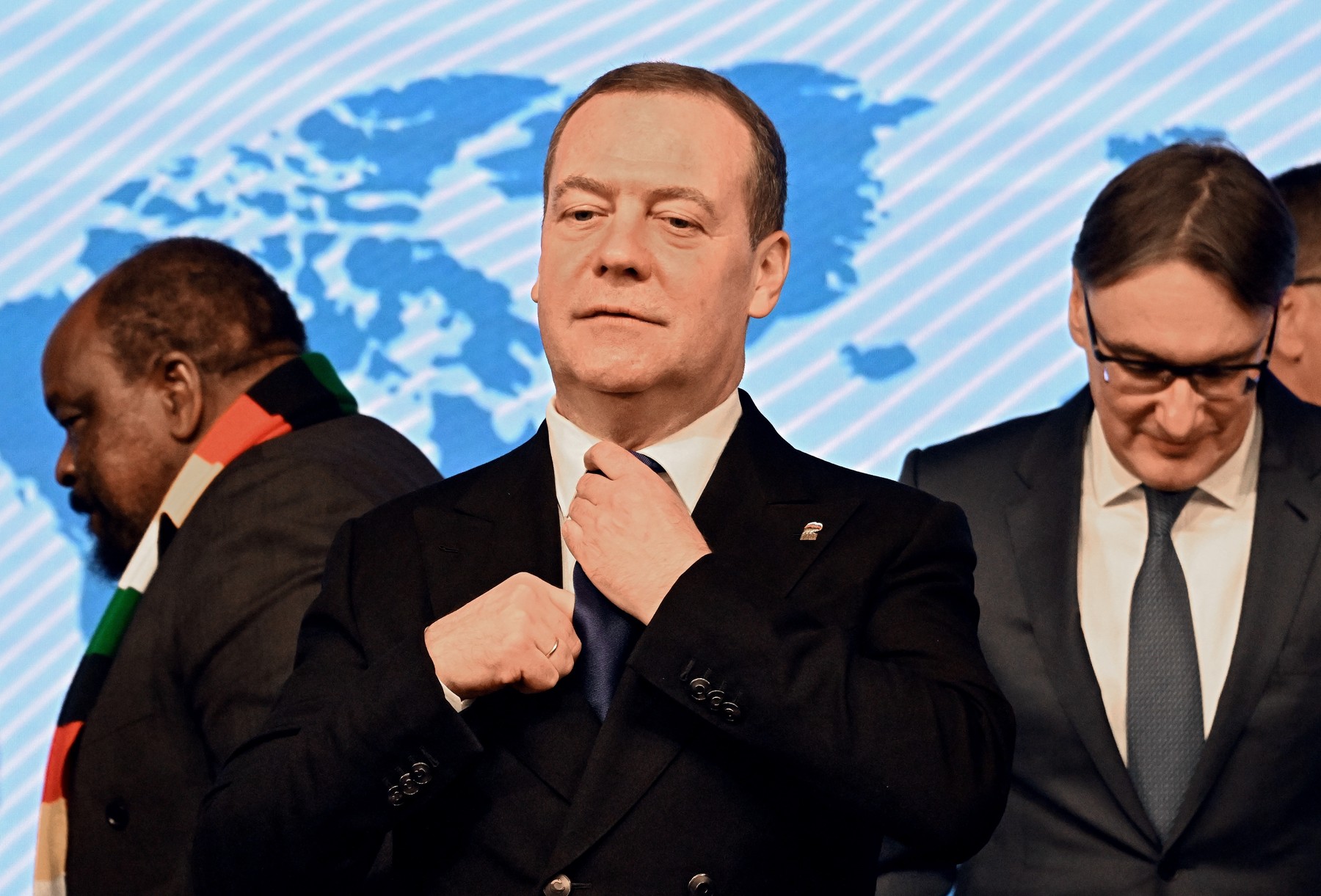 Dmitri Medvedev discută despre „răpirea” unuia dintre cei mai semnificativi lideri europeni: „Există un sâmbure de adevăr în acest scenariu”