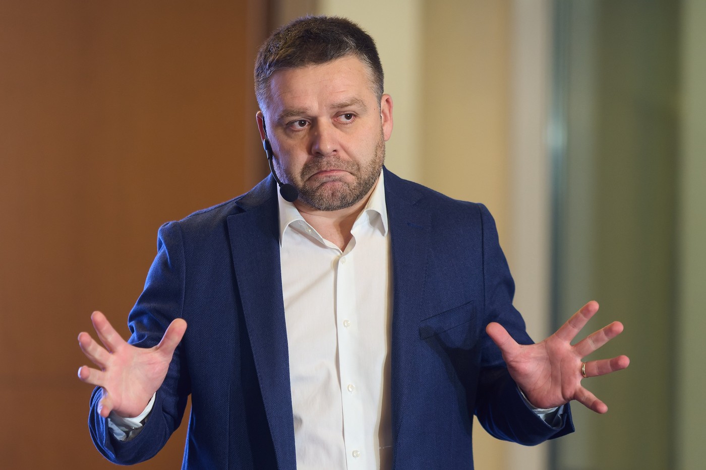 Ciprian Ciucu anunță măsuri „nepopulare”: închiderea de instituții și majorarea prețului biletelor STB